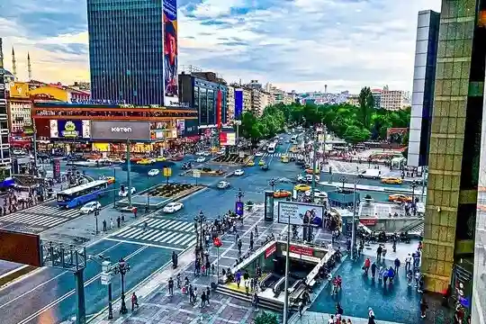 Трансфер из аэропорта Эсенбога в Кызылай: Комфортный индивидуальный трансфер за 45 минут от 82,60 €